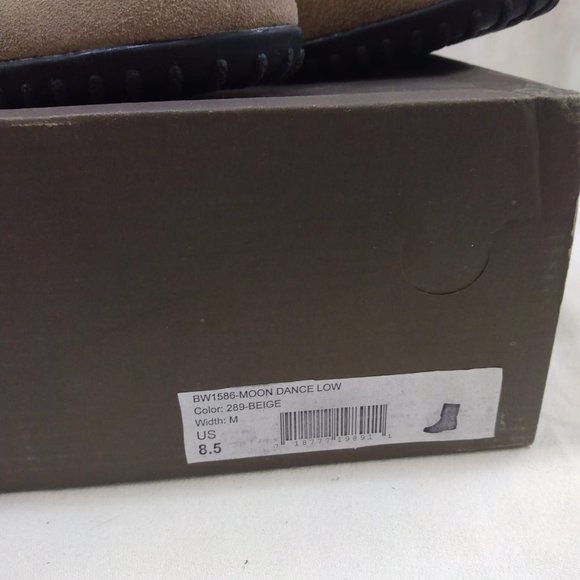 NIB Size 9M Khombu Beige Moon Dance Low Leather Ankle Boots - Picture 2 of 8